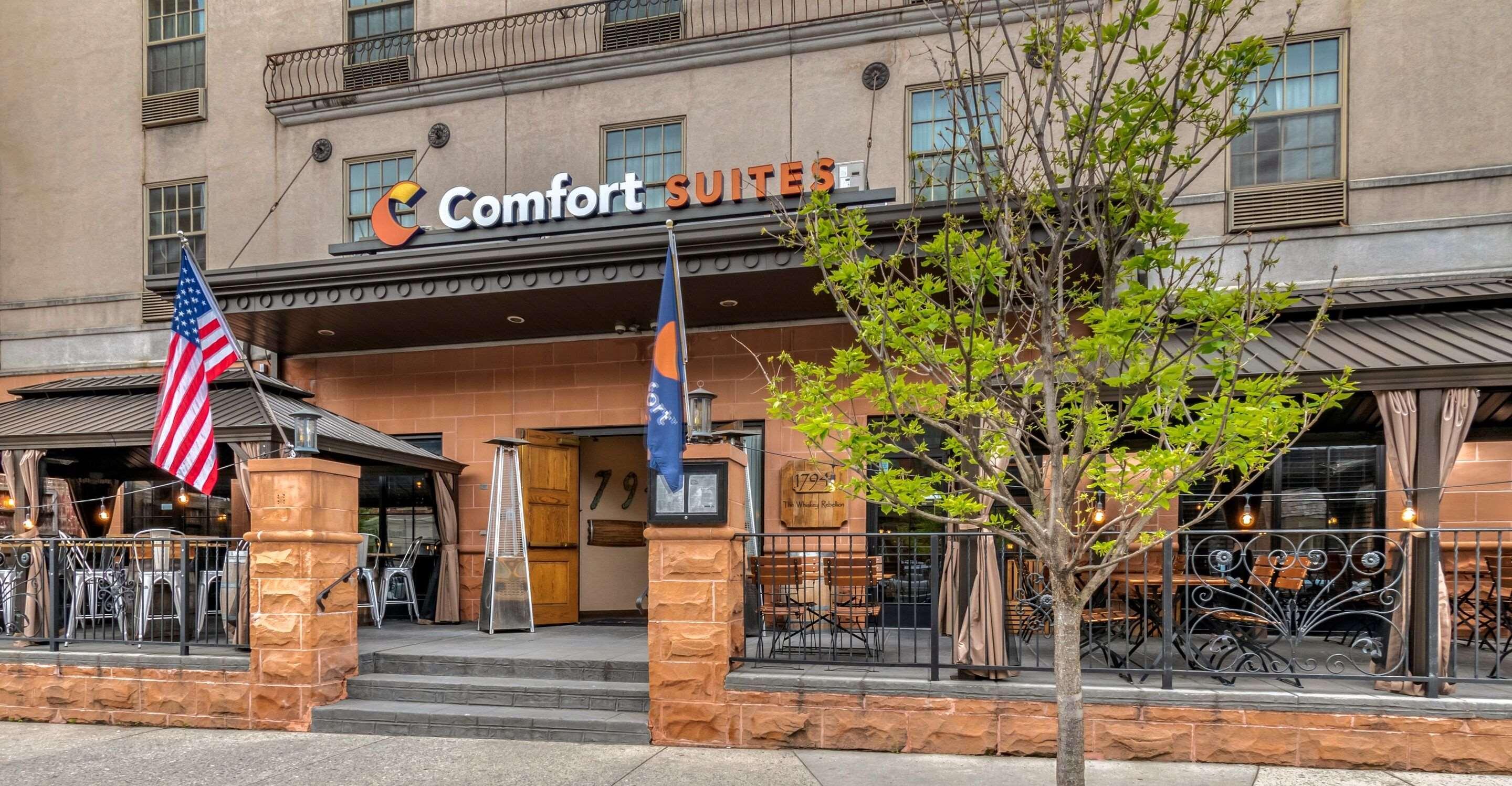 Comfort Suites Downtown Carlisle Exterior photo